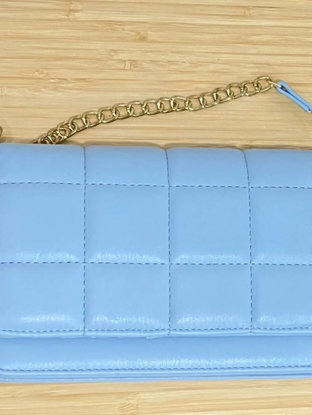 Light Blue Quilted Crossbody Bag Gold Chain Strap Purse - Picture 6 of 13
